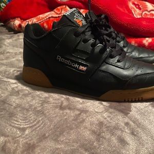 Reebok classic in used but good condition. Size 9.5